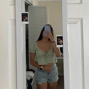 Solid puff sleeve ruffle hem top mint green